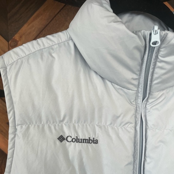 Women’s Columbia Down and Feather Insulated Puffer Vest Size Medium - Picture 9 of 10